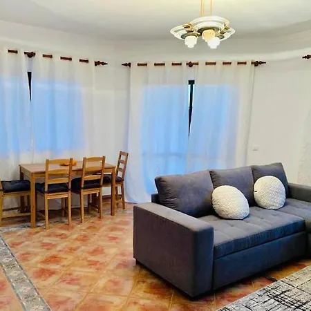 Charming 5 Bed Private - *