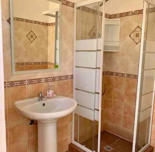 Charming 5 Bed Private - Quarteira