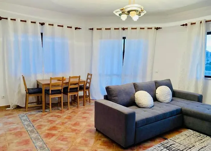 Charming 5 Bed Private - *