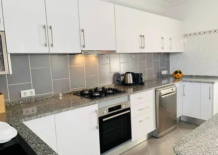 Charming 5 Bed Private - Villa Quarteira