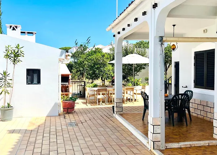 Charming 5 Bed Private - Villa Quarteira