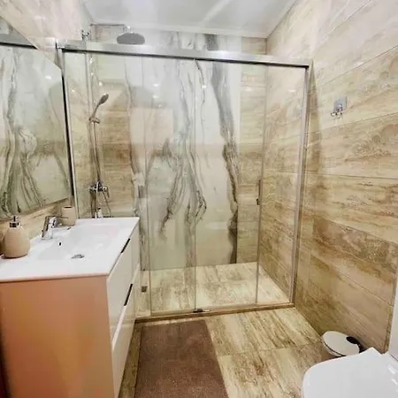 Charming 5 Bed Private - Quarteira