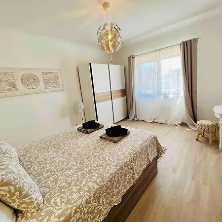 Charming 5 Bed Private - * Quarteira